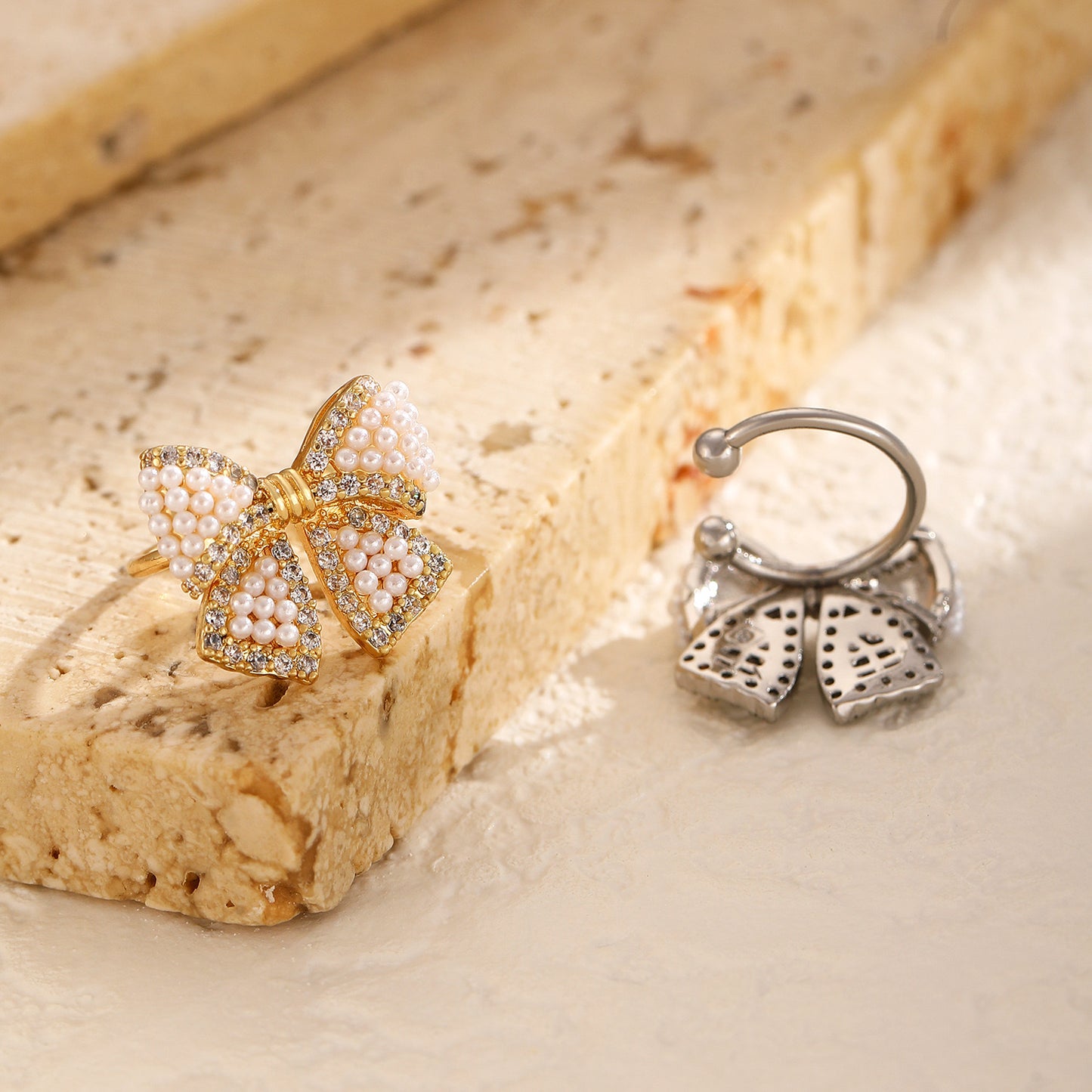 Lazo de Perla 🎀 Ear Cuff en Acero Inoxidable
