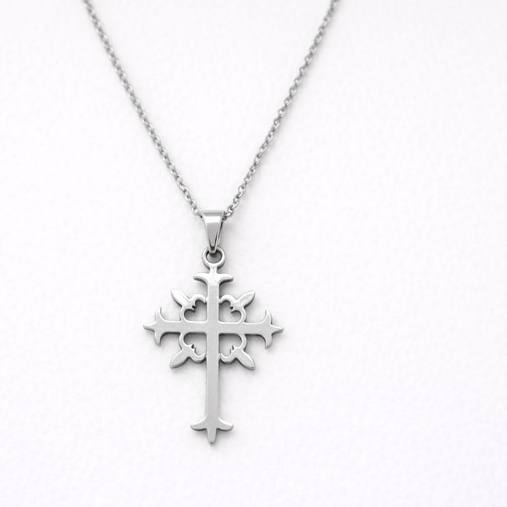 Prenda con diseño de la Cruz de Jerusalén, o Cruz de las Cruzadas.