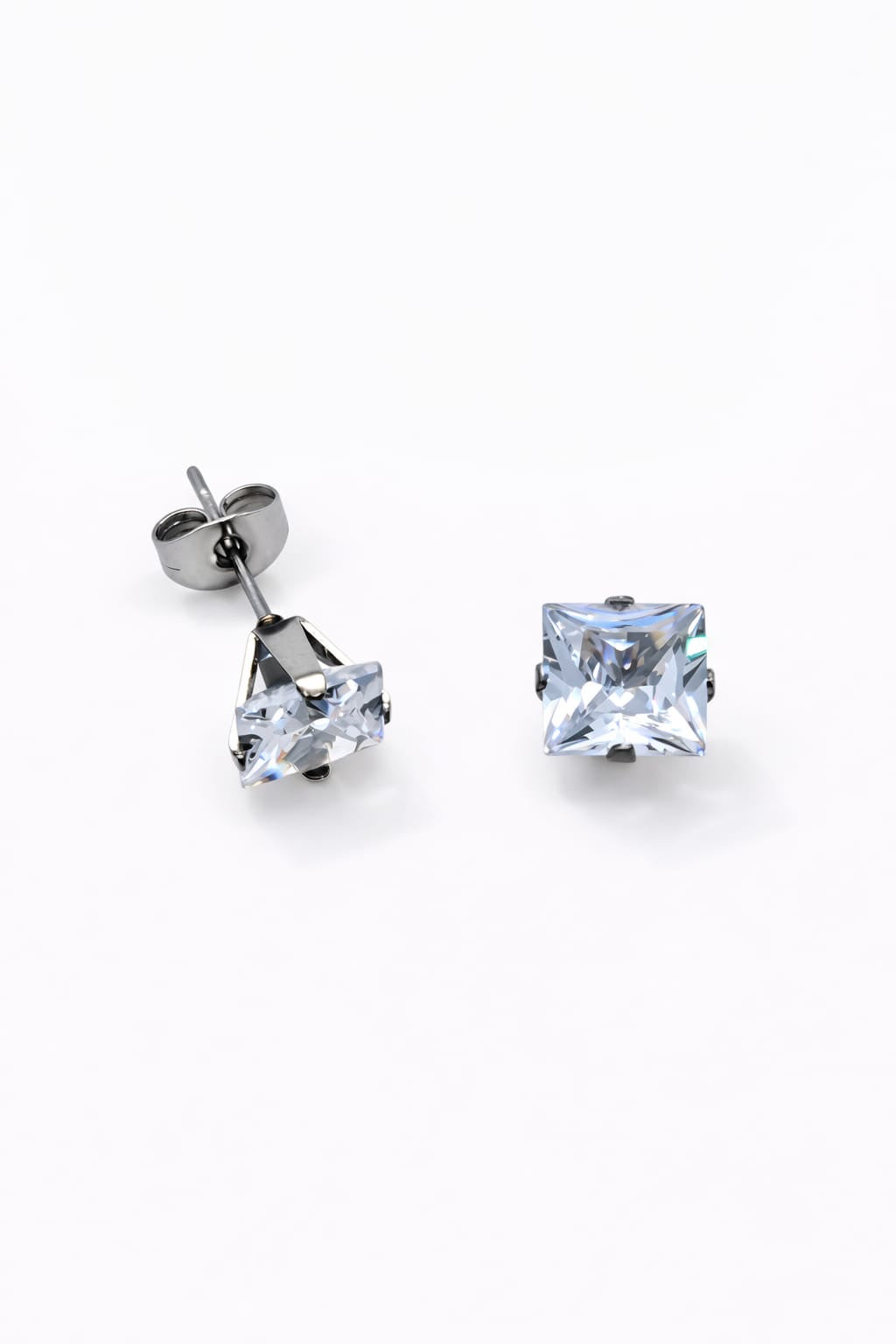 Pendientes de circonita cúbica cuadrada 4 mm