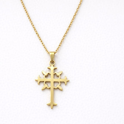Prenda con diseño de la Cruz de Jerusalén, o Cruz de las Cruzadas.