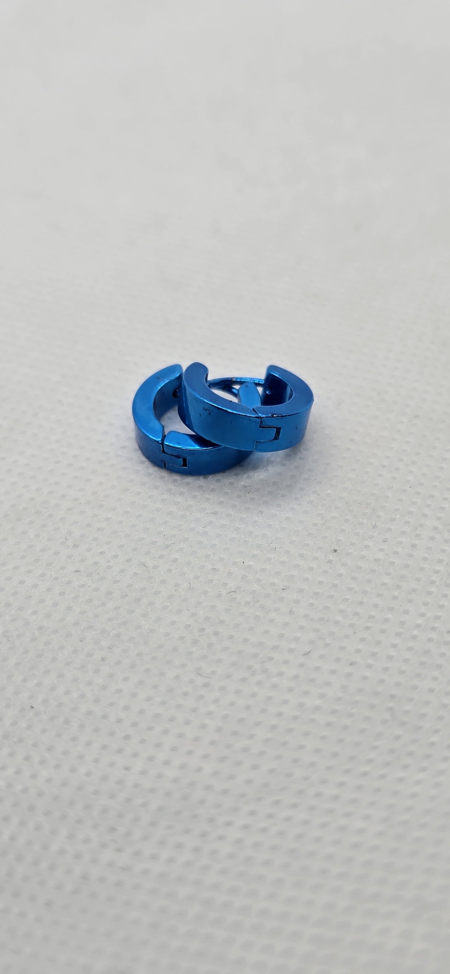 Aretes tipo huggie en acero inoxidable