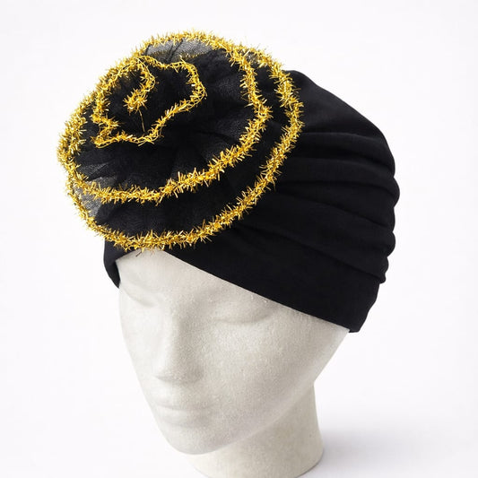 Turbante elegante con flor