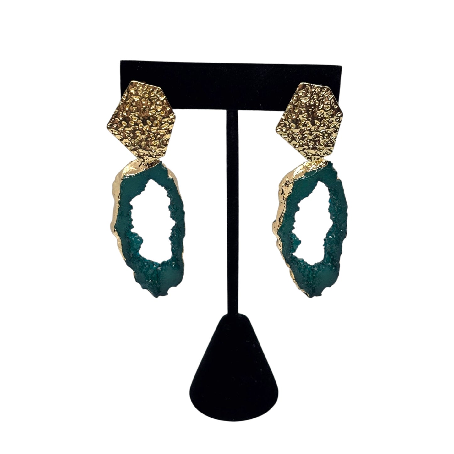Aretes tipo geoda con acabado dorado ✨