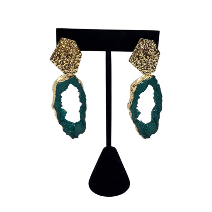 Aretes tipo geoda con acabado dorado ✨