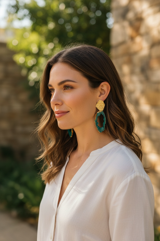 Aretes tipo geoda con acabado dorado ✨