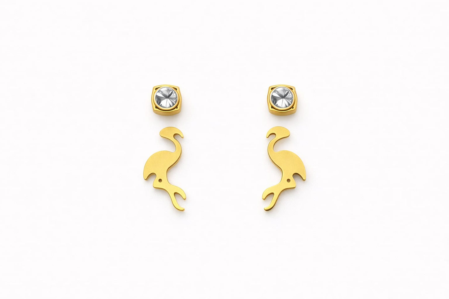 Juego de aretes de flamenco y de botón con circonitas en acero inoxidable. 