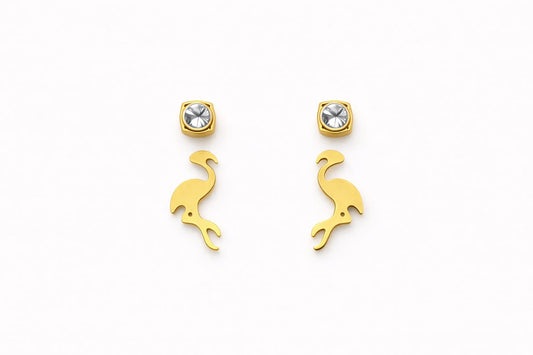 Juego de aretes de flamenco y de botón con circonitas en acero inoxidable. 