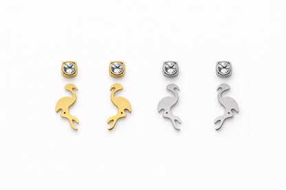 Juego de aretes de flamenco y de botón con circonitas en acero inoxidable. 