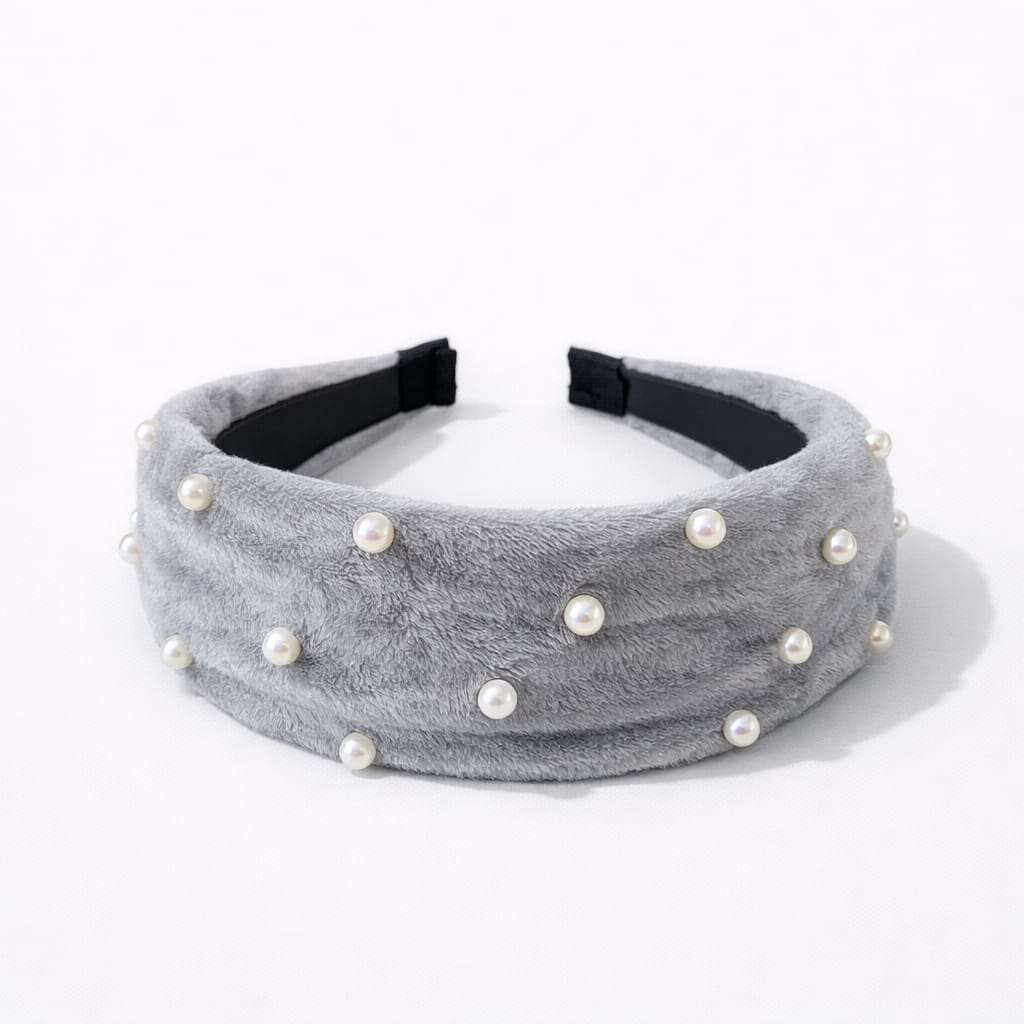 Diademas de terciopelo adornadas con perlas decorativas