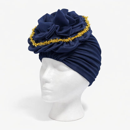 Turbante elegante con flor superior