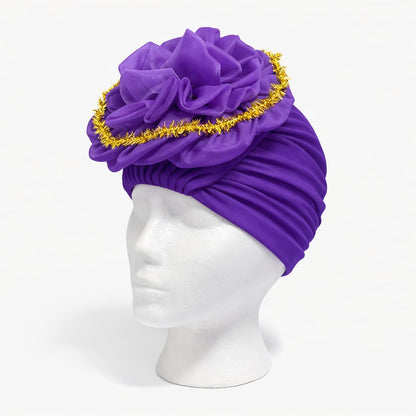 Turbante elegante con flor superior