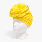 Turbante elegante con flor superior